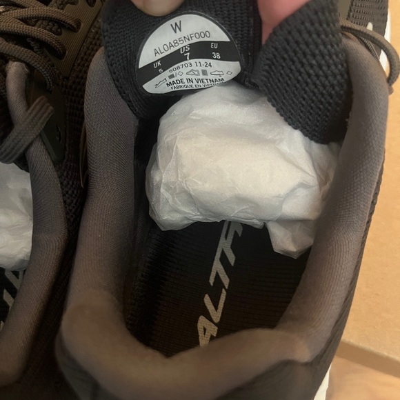 Like New Women’s Altra Escalante 4 Black Athletic Running Shoes size 7 - Picture 6 of 10